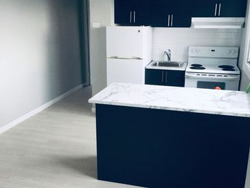 Spacious 3.5 @ 6280 Decarie BLVD! Newly Renovated! $900/MO